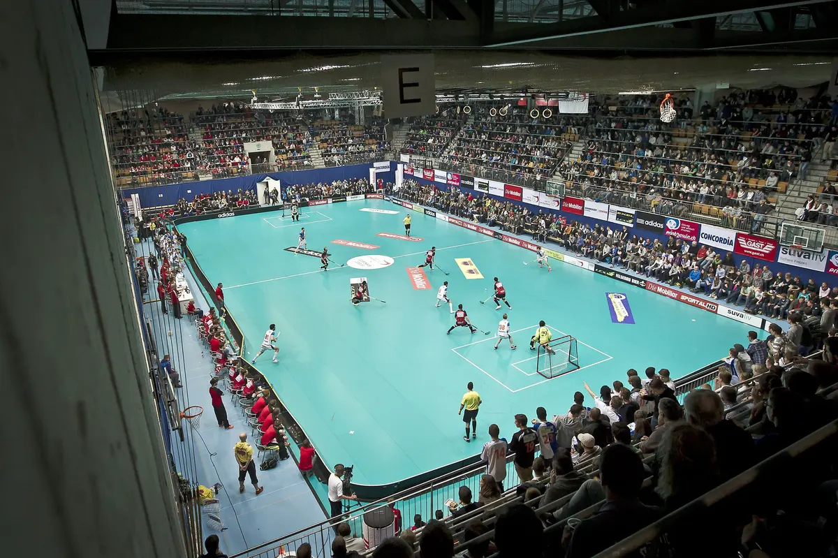 Unihockeygrossfeld Spiel